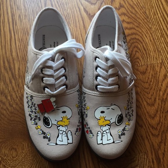 bradford exchange snoopy shoes